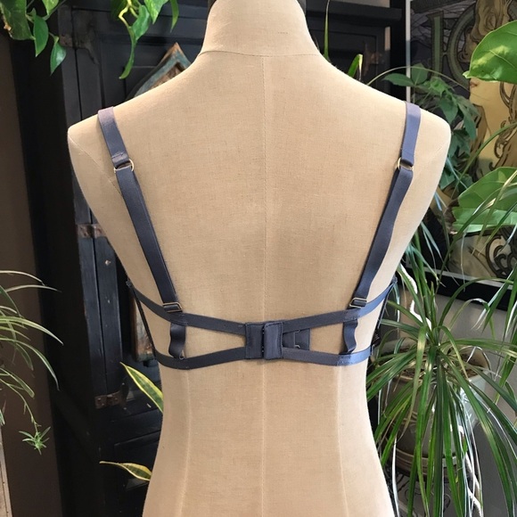 Victoria’s Secret very sexy push-up pinstripe bra - Picture 5 of 7